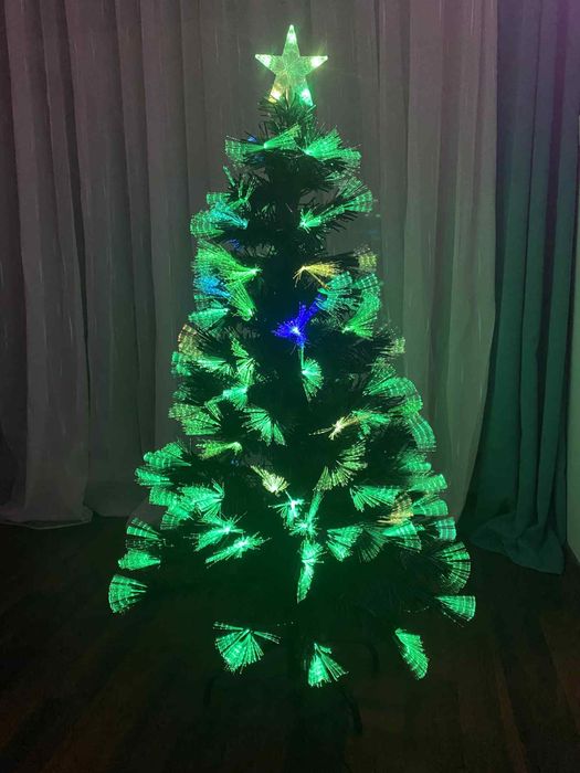 Brad artificial cu lumini