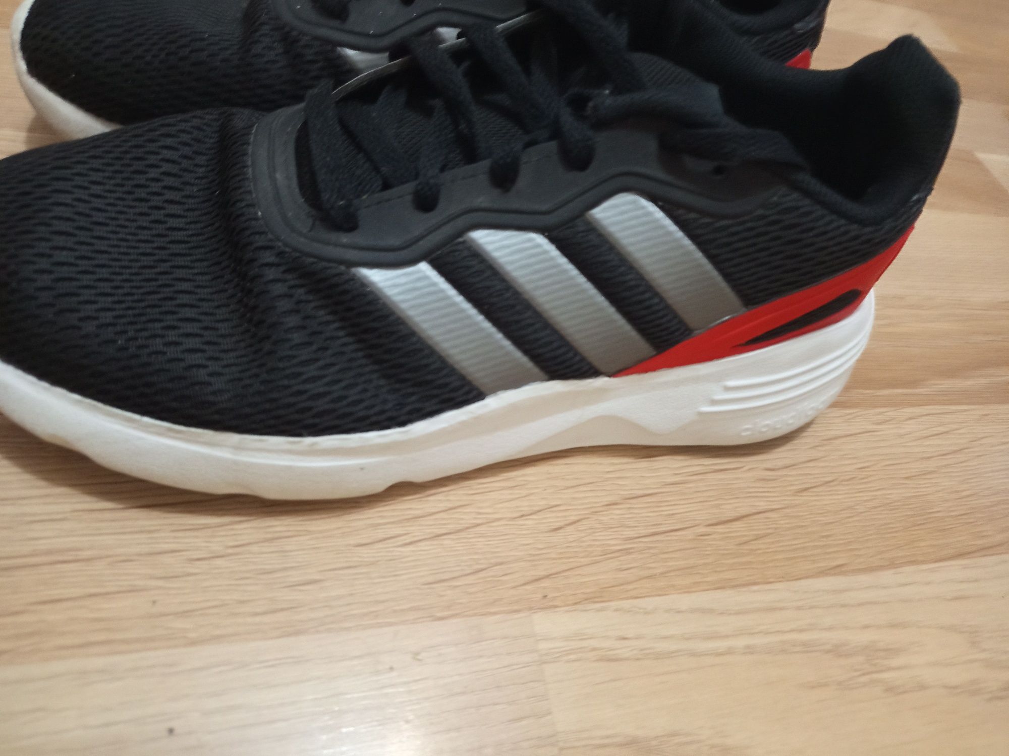 Продавам Adidas маратонки