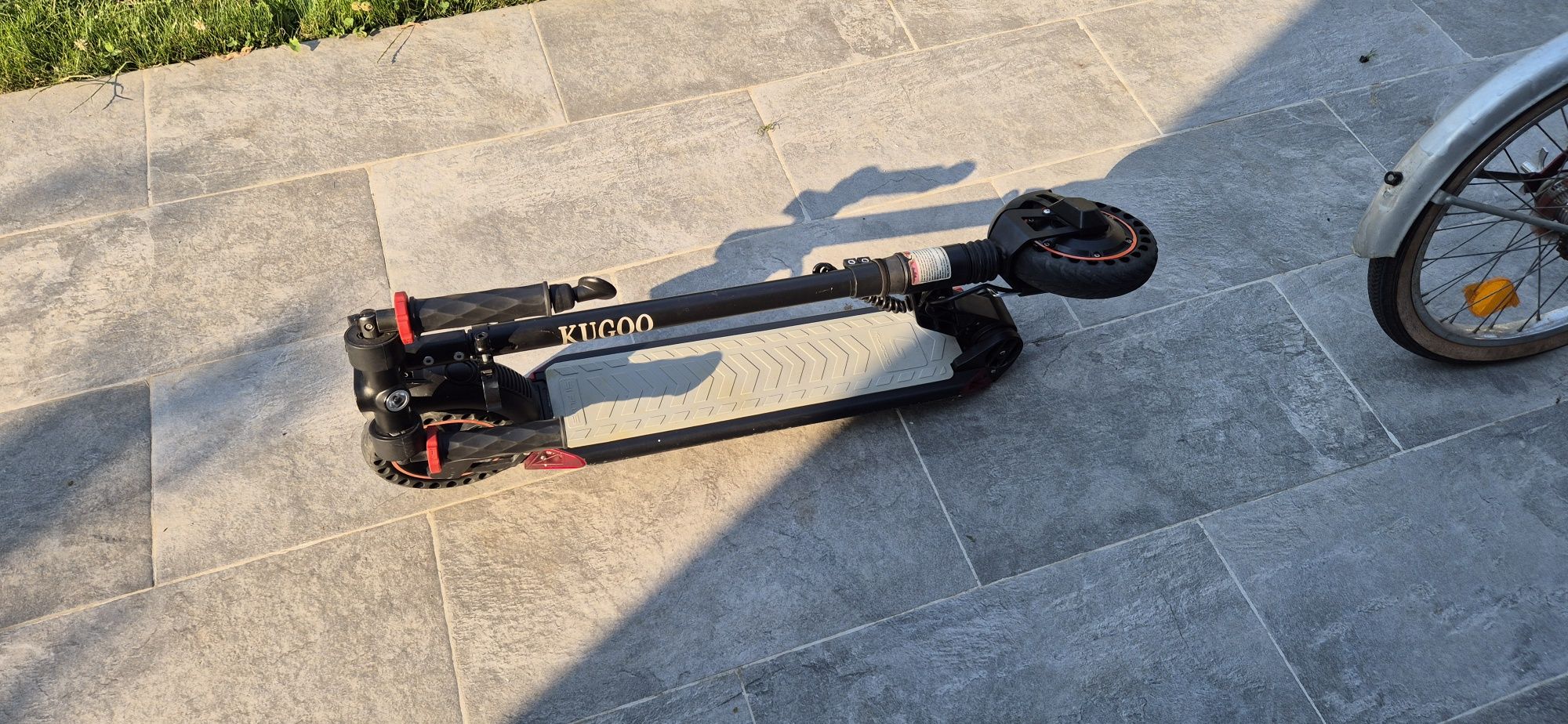 Vand trotineta kugo 210km ca noua