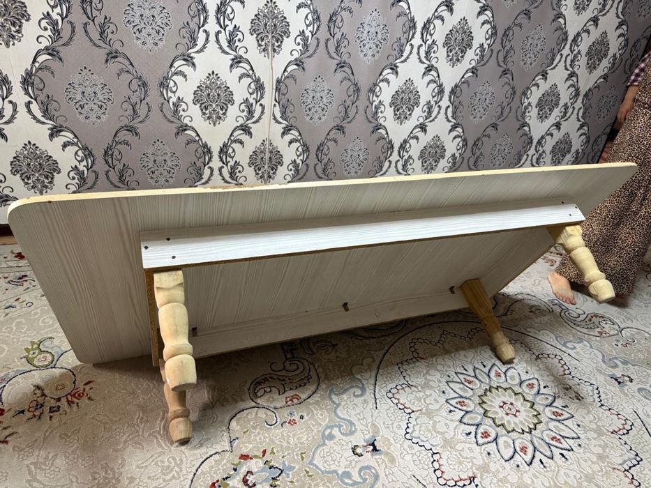 Стол для дома.