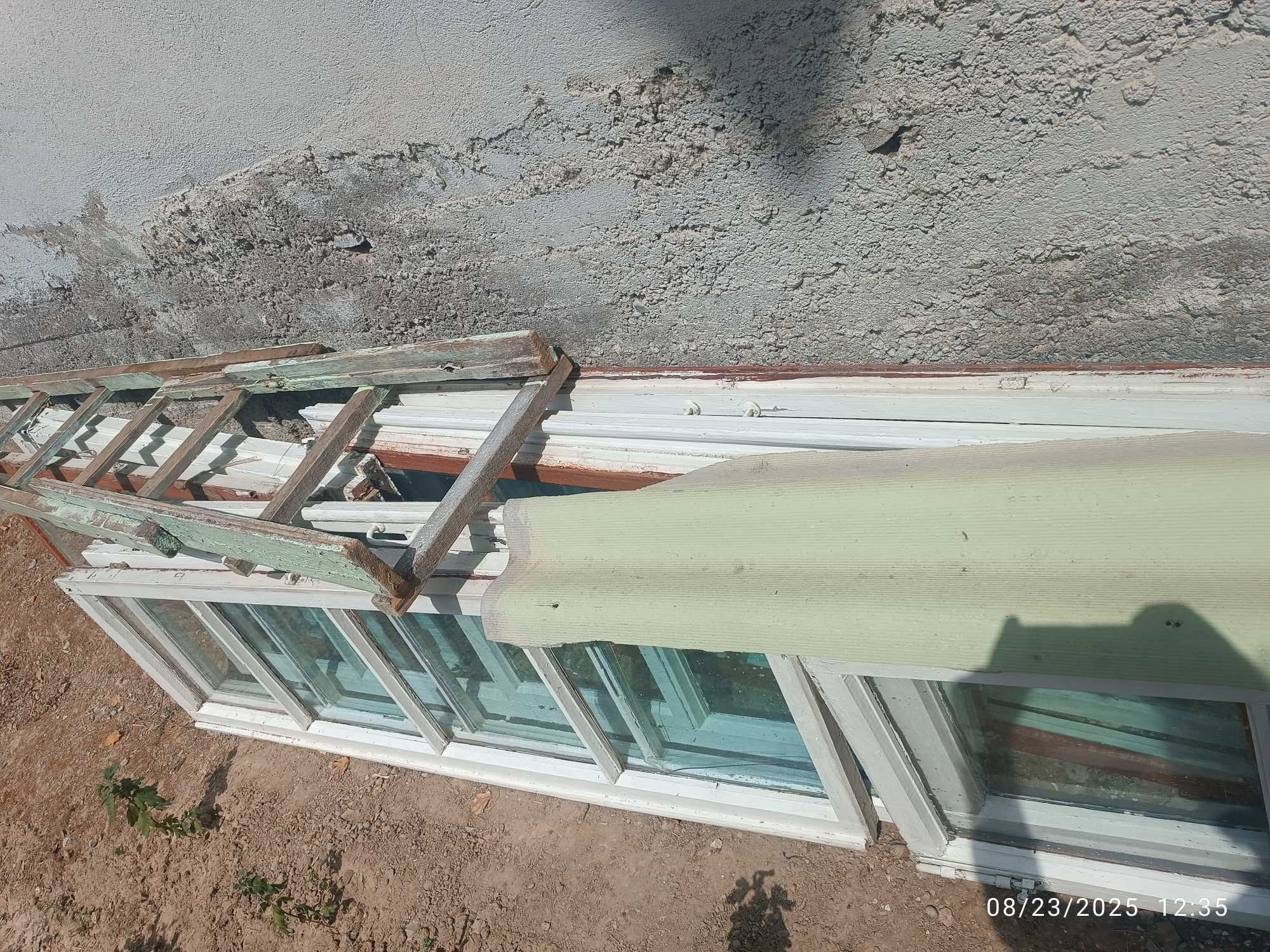 оконные рамы со стёклами в хорошем состоянии