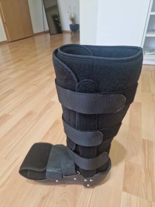 Vând orteză ortopedică fixa  picior glezna tip Walker