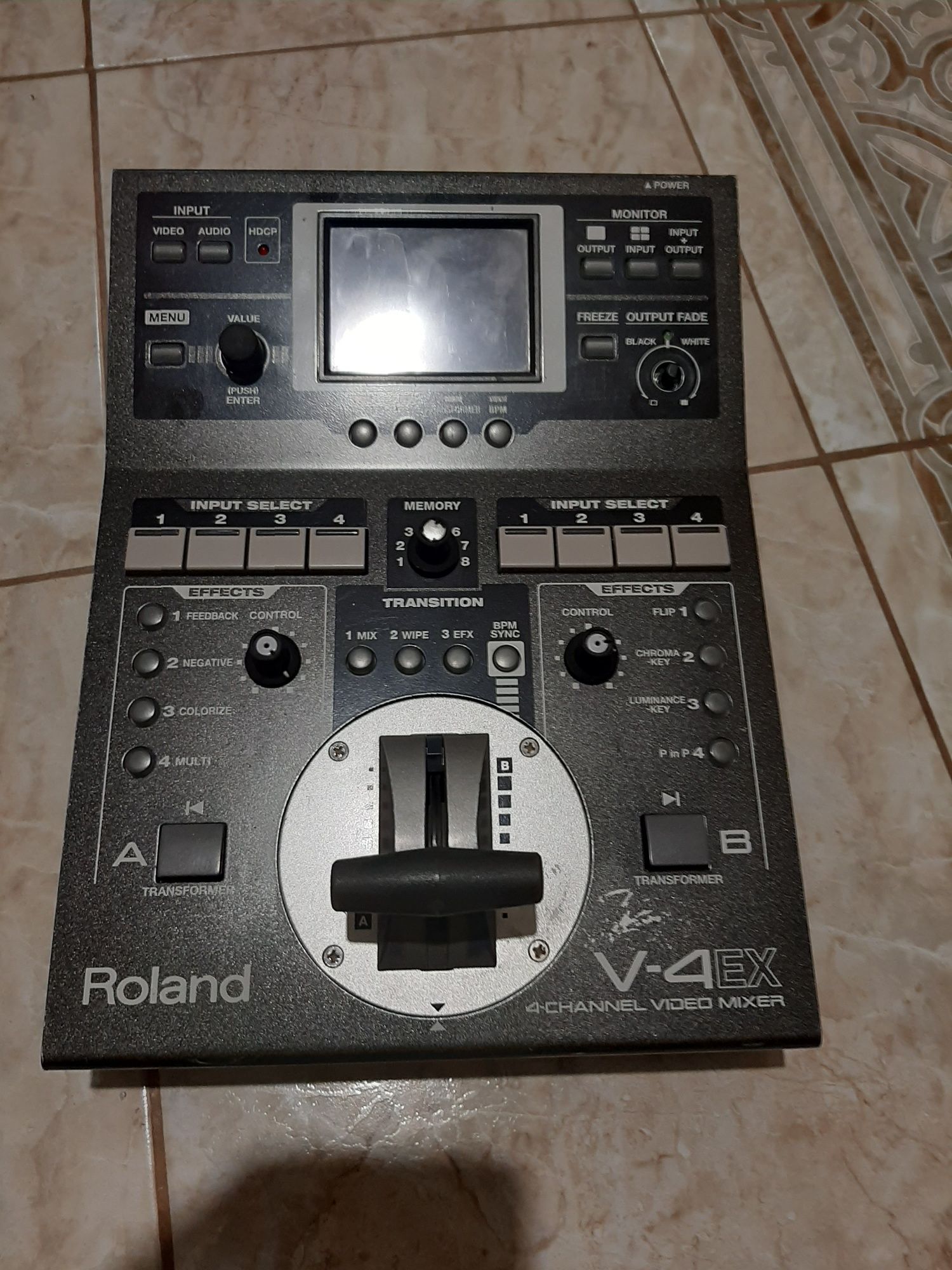 Продам видиомикшер Roland v-4ex