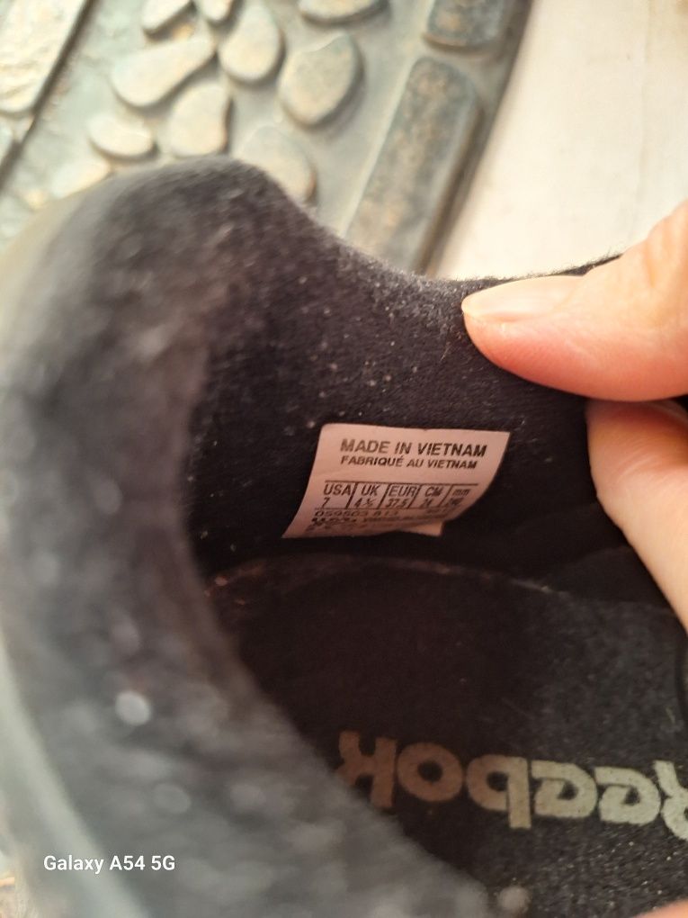 Обувки  Reebok рр 37,5