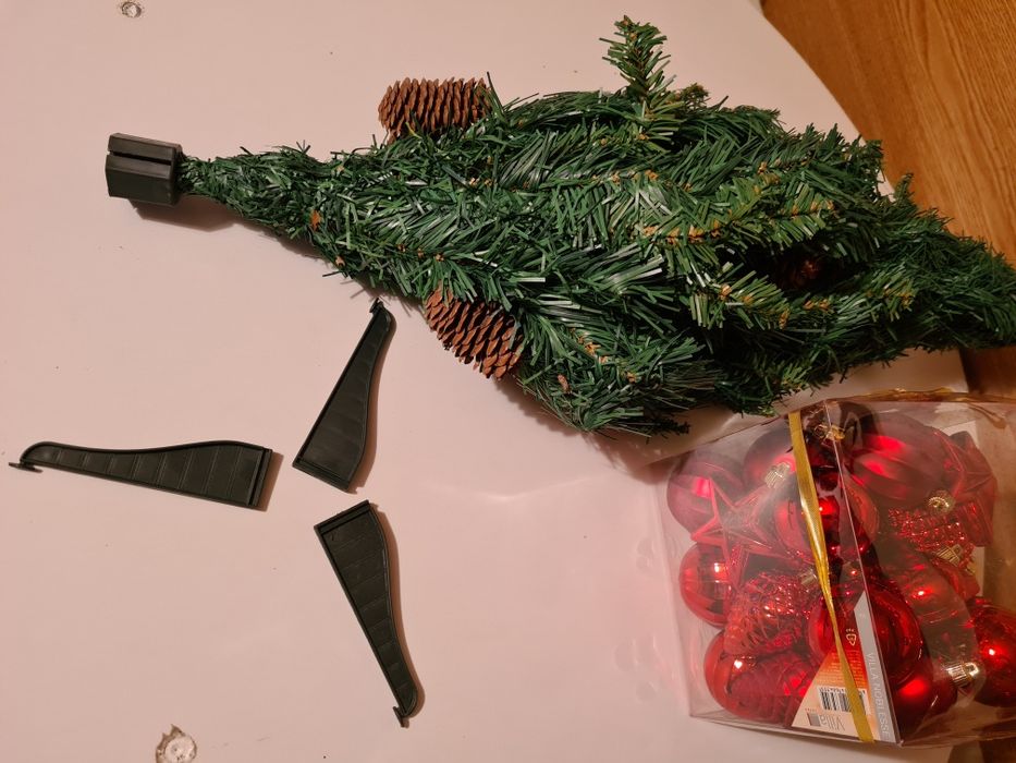 Brăduț+globuri diverse