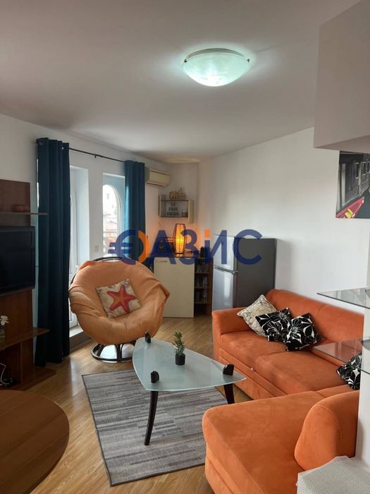 Двустаен апартамент с голяма тераса в комплекс Роял Палм в Свети Влас,