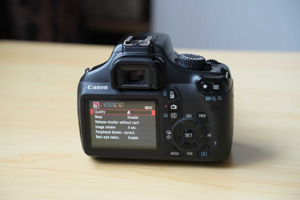 Vând aparat foto Canon EOS 1100D de vânzare – stare excelentă!