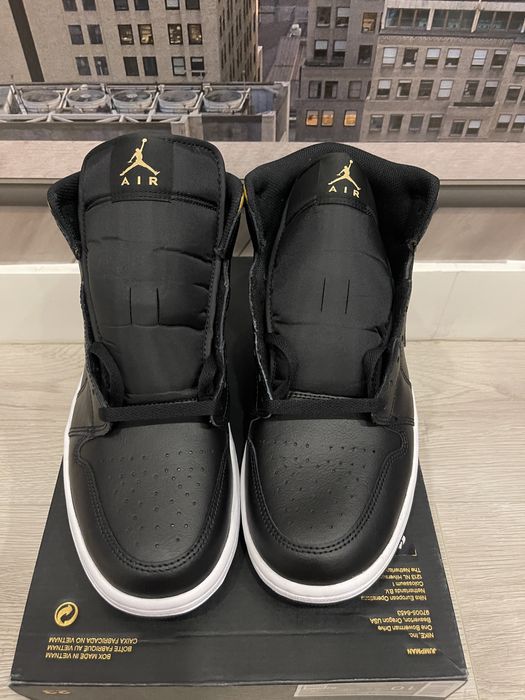 Jordan 1 Mid Black Metallic Gold