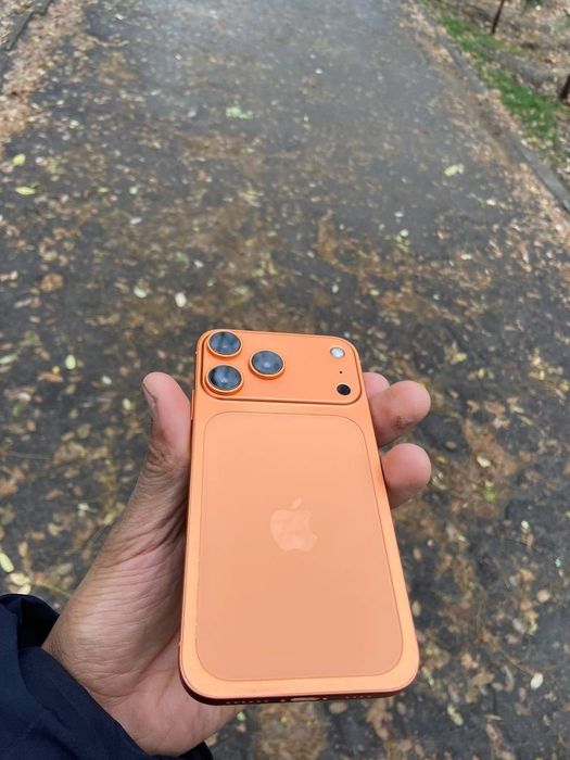 IPhone 11 (17 pro korpusda)holati idial toza aybi yo'q xotira 128 GB R