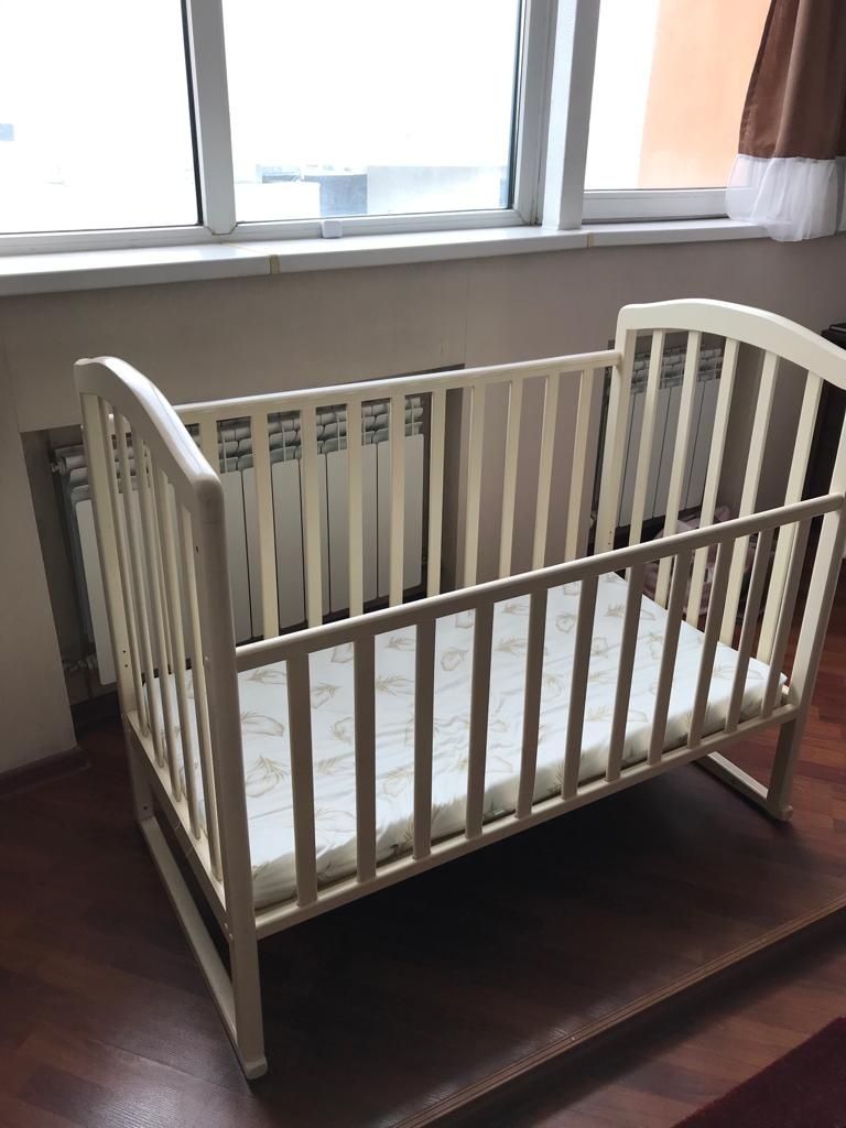 Кровать детская для новорожденных манеж почти новая дерево Россия