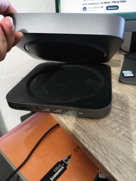 PC Apple Mac Mini i5 2018 + dock si tastatura Satechi