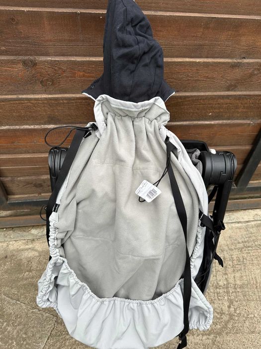 Protectie de iarna marsupiu Poarta-Ma! impermeabil rezistent la vant