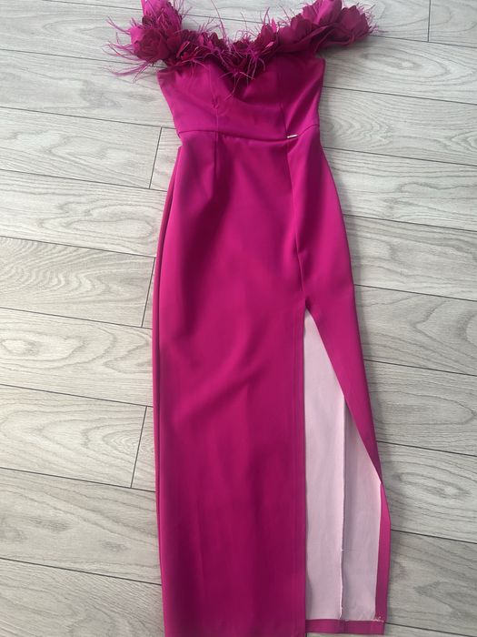 Rochie de seara roz,purtata o singura data cateva ore la un eveniment!