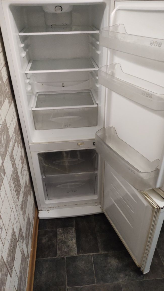 Продам 2камерный холодильник хорошо качестве, отлично работает,