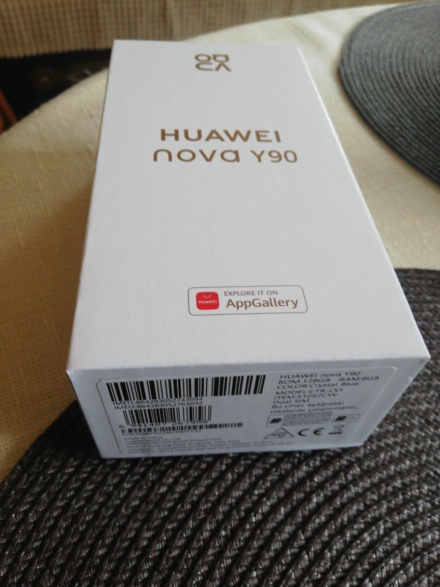 Telefon nou Huawei nova Y90