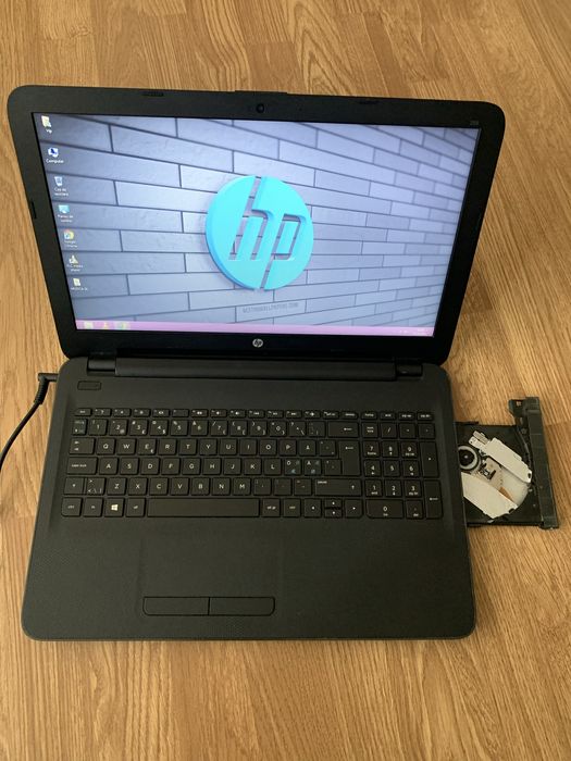 Laptop Hp Slim Display 15,6,4gb ram,500gb m,functional cu incarcator.