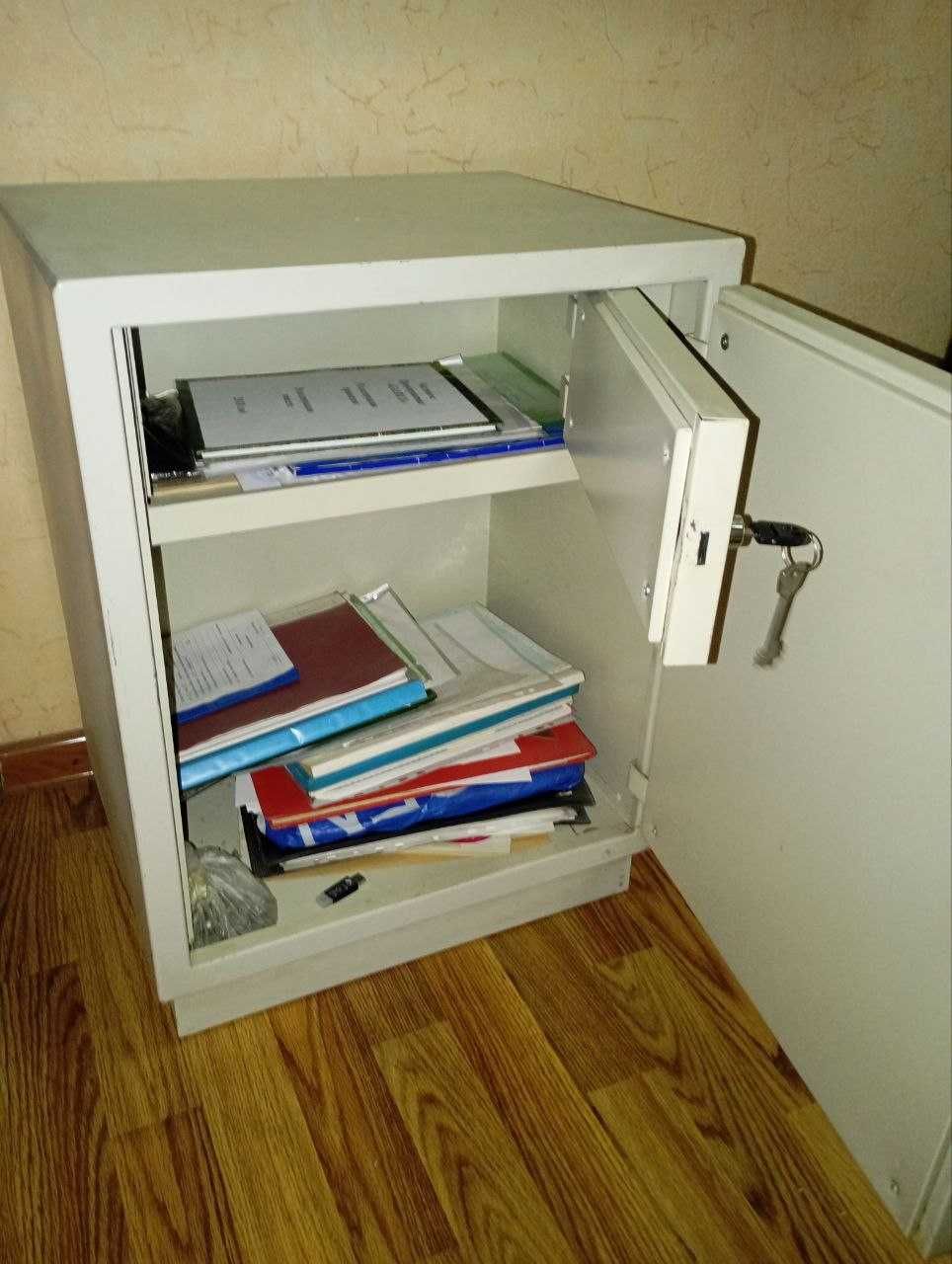 Ящик металлический типа сейф 2-х секционный