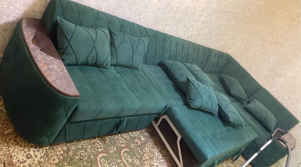 Диван в зал в отличном состоянии