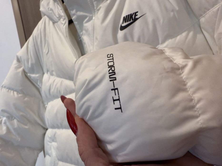 Пухено зимно яке NIKE
