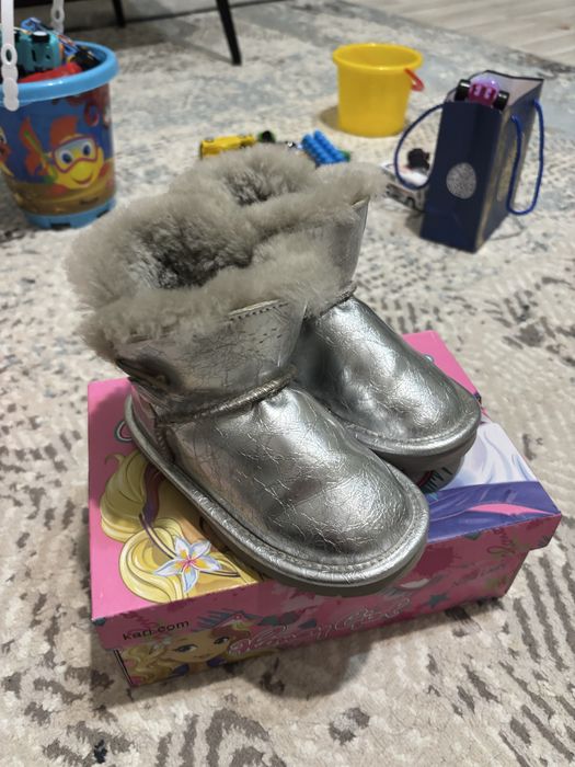 Продам зимную детскую обувь