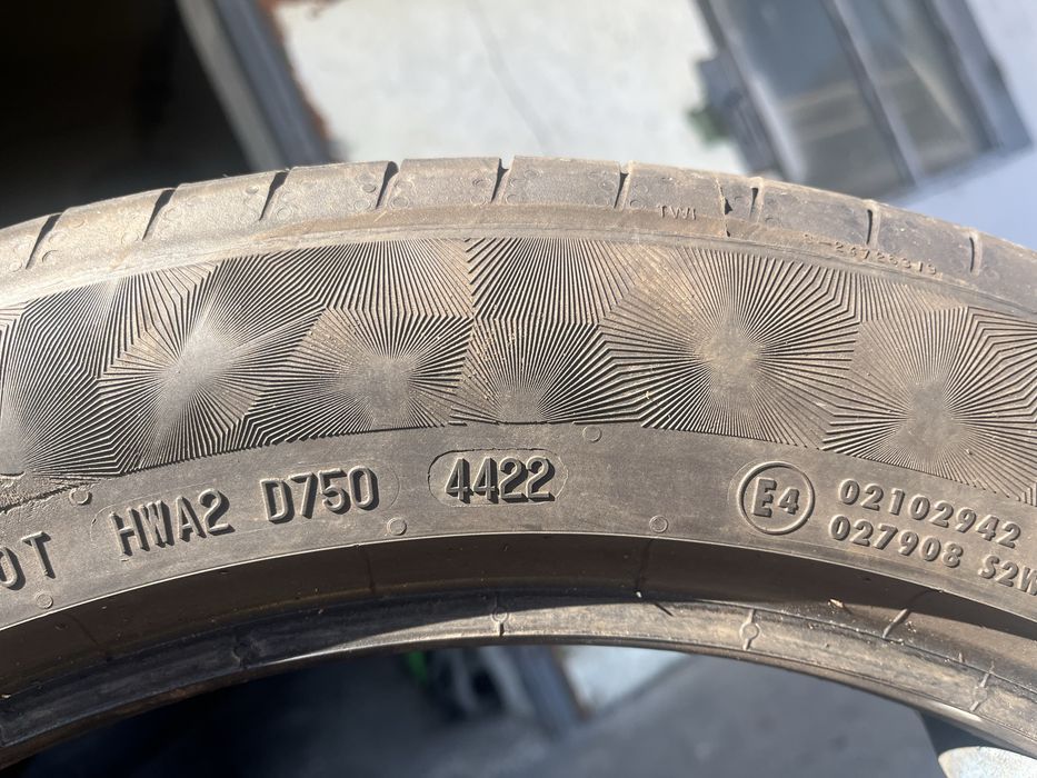 2 бр. летни гуми 245/45/19 Continental AO DOT 4422 5 mm