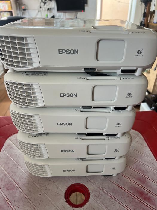 Проектор Epson EB-X18 есть 20 шт