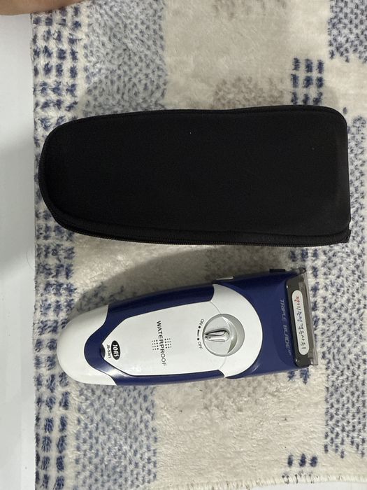 Бритва для усов нету зарядки бритва в идеальном состаяние johs компани