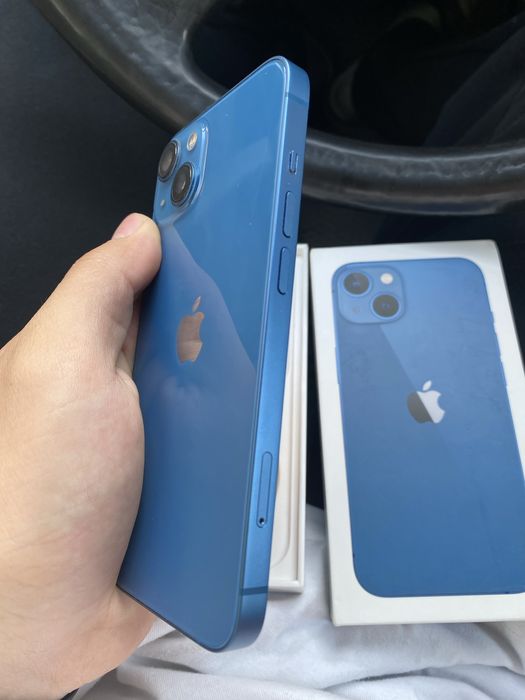 iPhone 13 128GB синий в идеальном состоянии