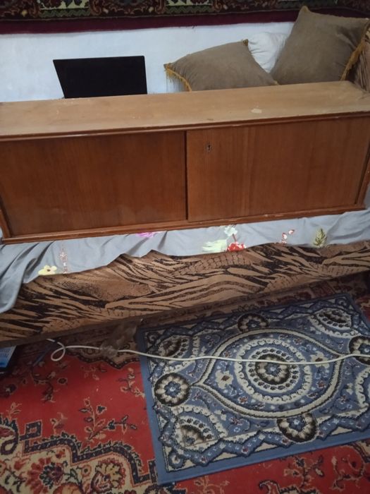 Книжная полка навесная