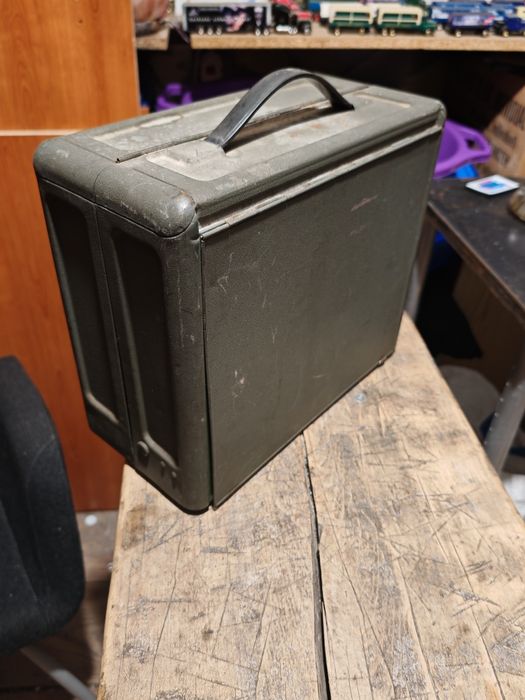 Vând mașină de cusut Elna