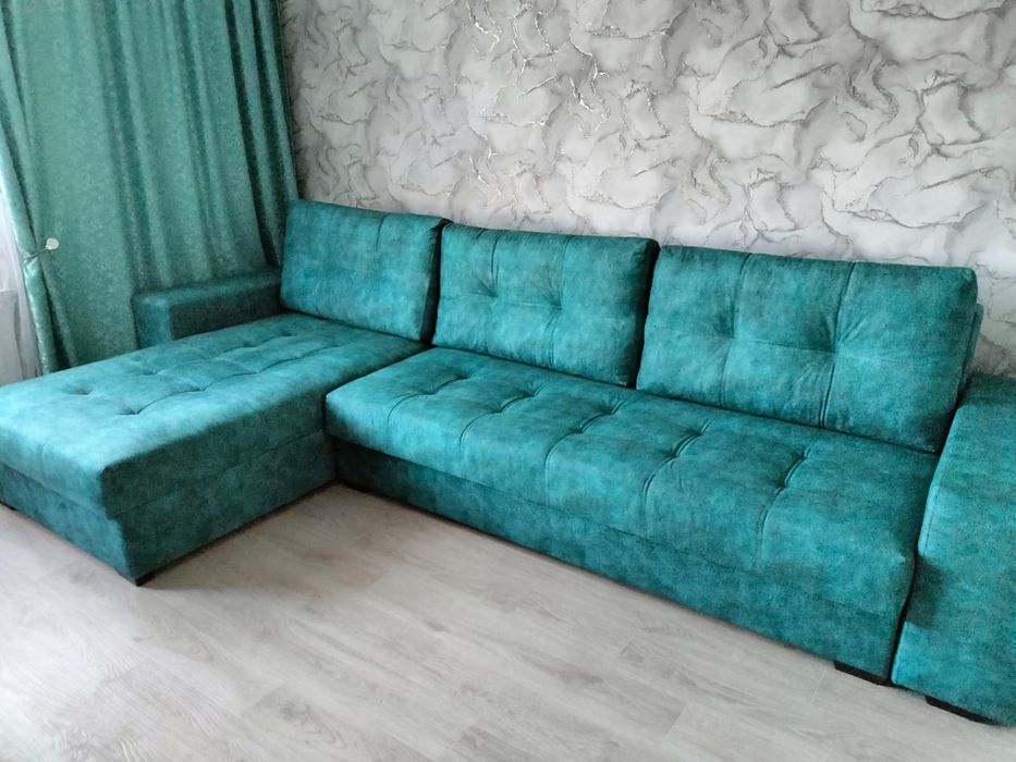 Бирюзовый Диван.