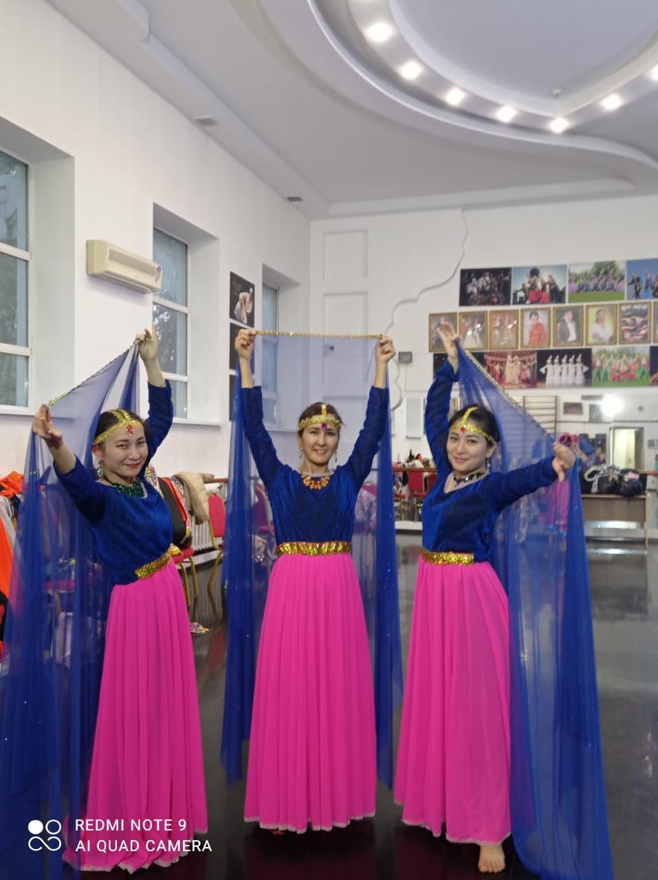 Танцевальные костюмы национальные костюмы индийские платья