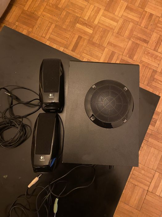 Logitech S-220 2.1 – Boxe + Subwoofer – Sunet clar și bass puternic