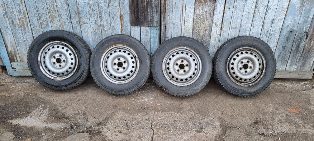 Vand Jante T4 R15 cu anvelope Bridgestone 195 / 70 R 15 C T5 Sharan