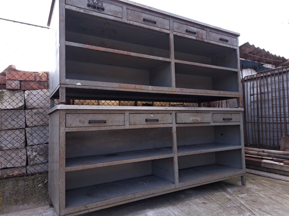 Banc metalic cu sertare