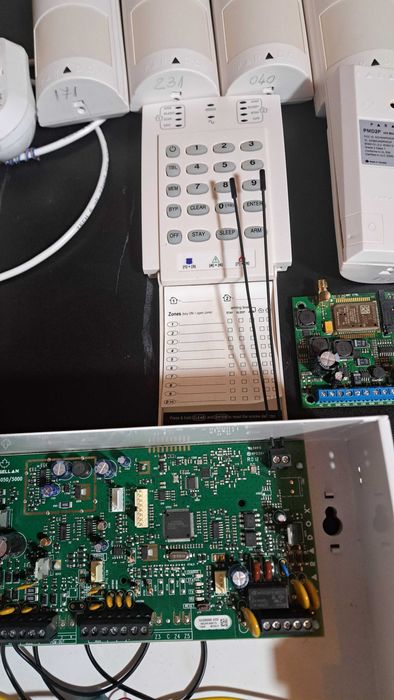 Vând/ schimb sistem alarma Paradox cu modul gsm