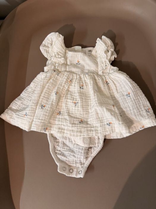 Бебешка рокля с подарък шапка