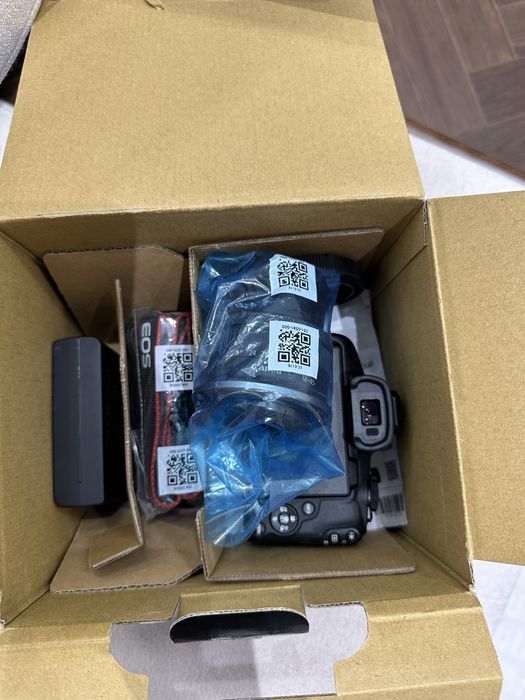 Продаю абсолютно новый Canon EOS R50