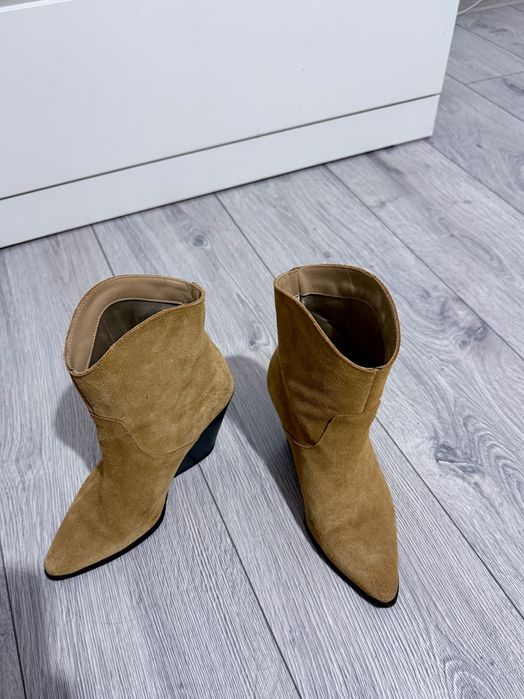 Botine piele intoarsa