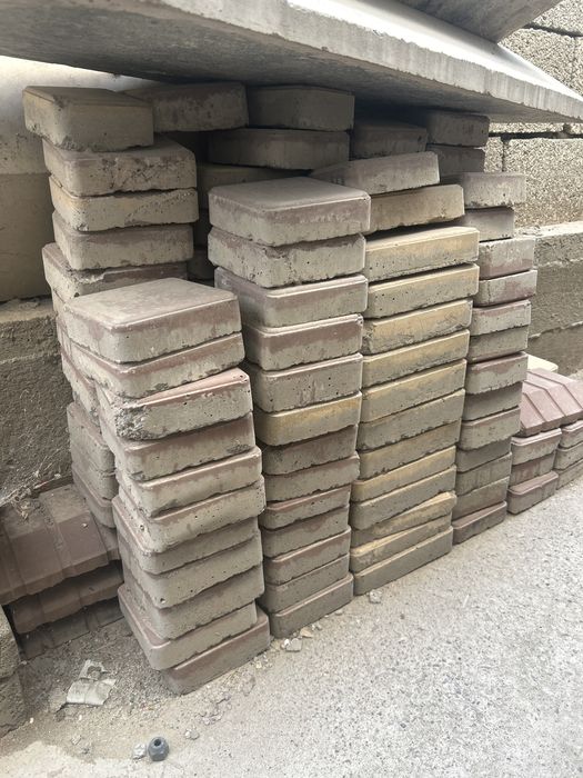 Брусчатка б/у коричнево- бежевая отдам все за 15.000