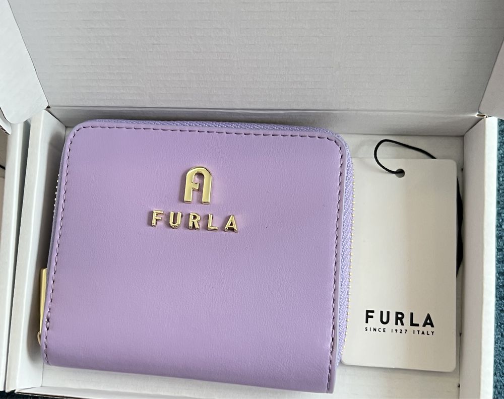Последен модел Furla Camelia портмонета в 2 размера. Нови,с етикети!