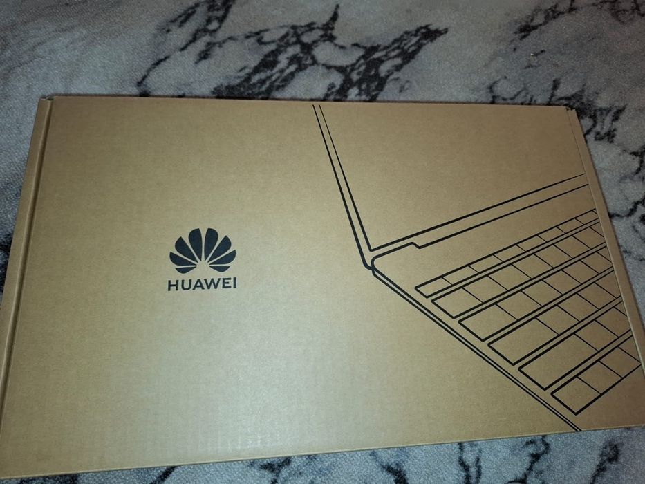 HUAWEI ноутбук с сумкой