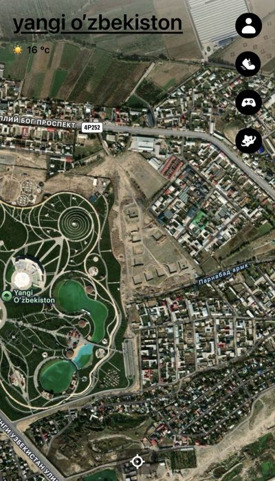 Янги Узбекистон Парк! orqasda joylashgan
