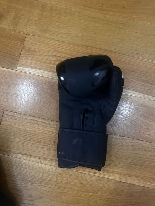 Manusi kickbox Venum