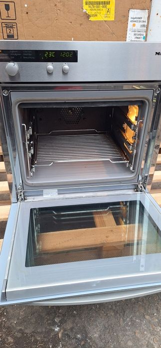 Фурна за вграждане Miele