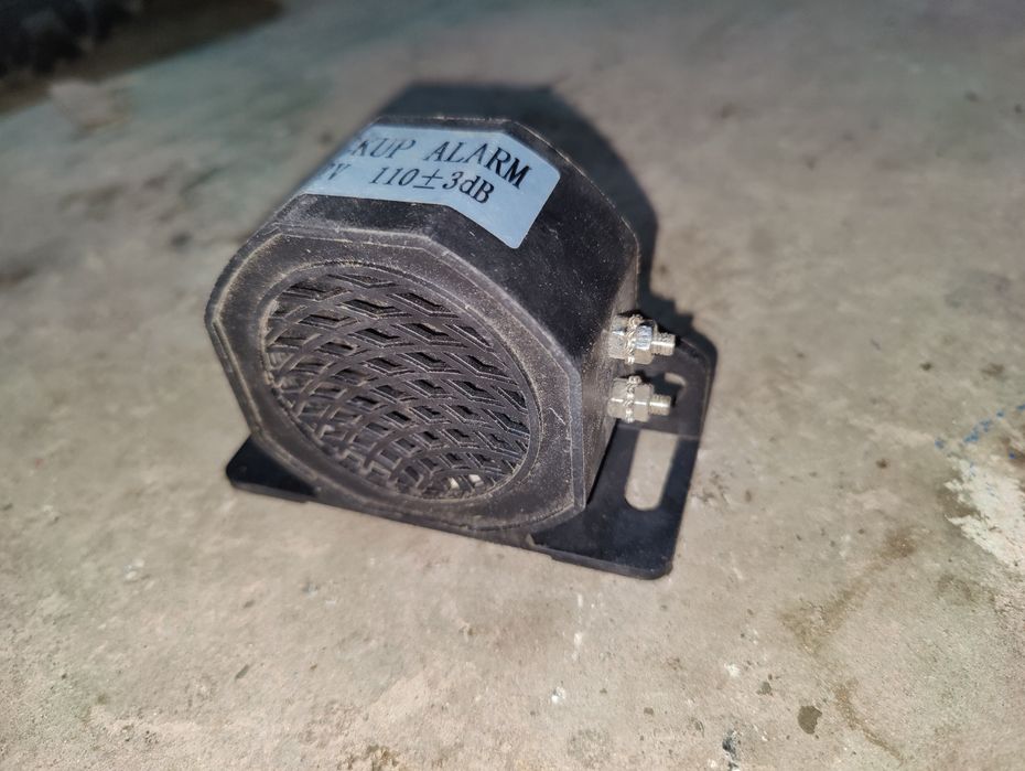 Сигнал заднего хода + сигнал