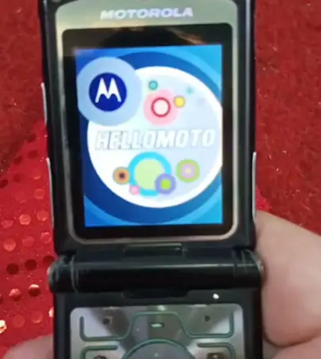 Motorola raza v3i 2005-yildagi matarola rezr