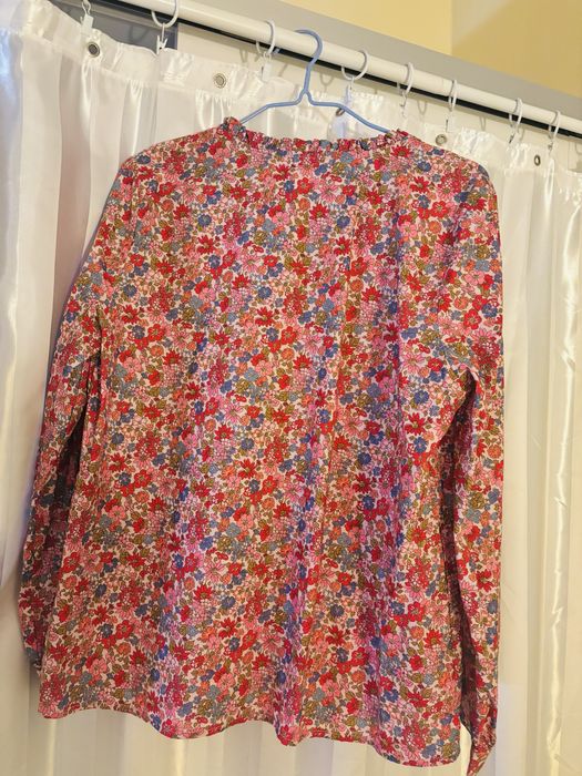 Прекрасни ризи в принт Liberty от Motus boutique Paris в стил Sézane