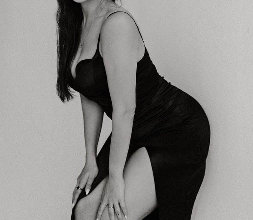 Платье с вырезом