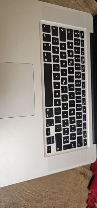 Macbook pro ca nou